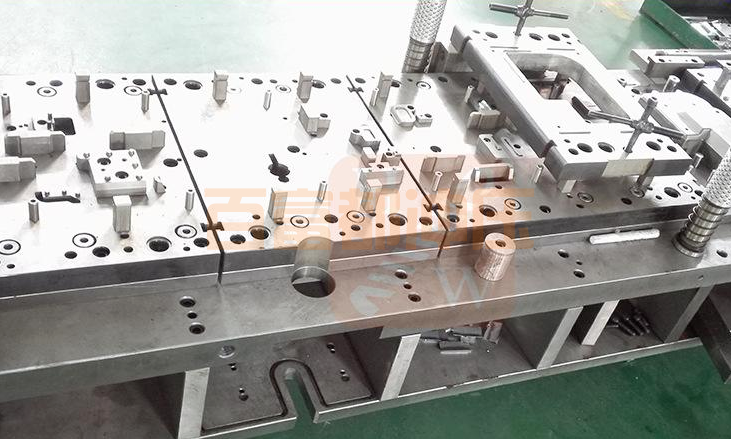 冲压机模具更换视频拆卸模具步骤